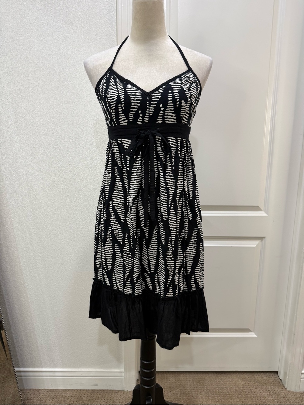 Tra Vida Black & White Halter Sundress NWT